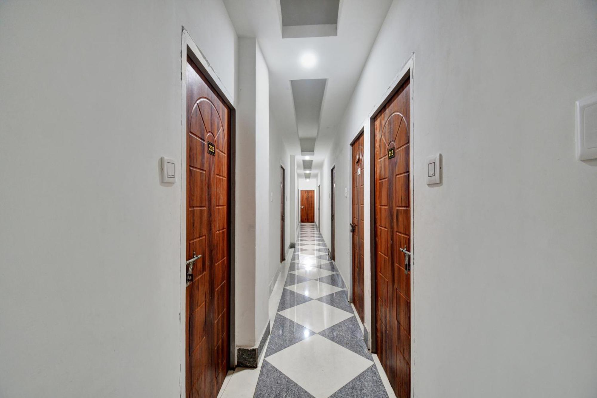 Super Hotel O Royal Empire 4*